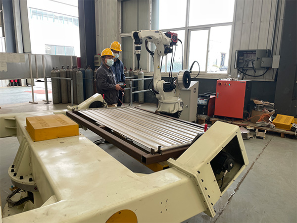 自動焊接機器人逐漸代替?zhèn)鹘y(tǒng)焊接,可以給企業(yè)帶來什么? 自動焊接機器人逐漸代替?zhèn)鹘y(tǒng)焊接,可以給企業(yè)帶來什么?