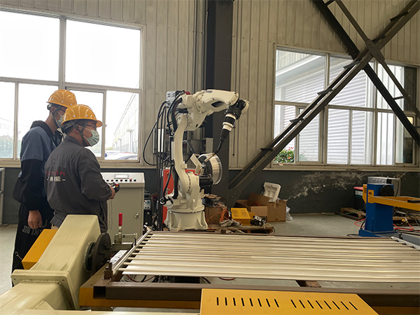 焊接機器人廠家可以提供教學嗎？